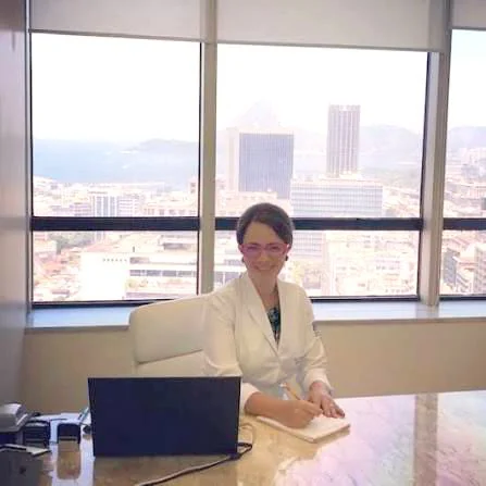 Dra. Priscilla Filippo em seu consultório